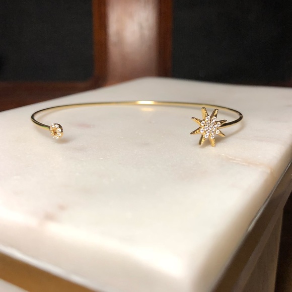 ⚡️ Gold star open cuff bracelet - Picture 2 of 2